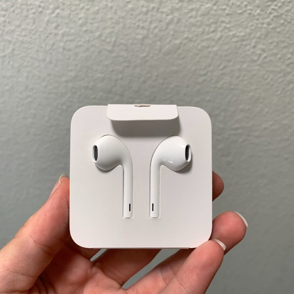 Apple Wired EarPods with Lightning Connector